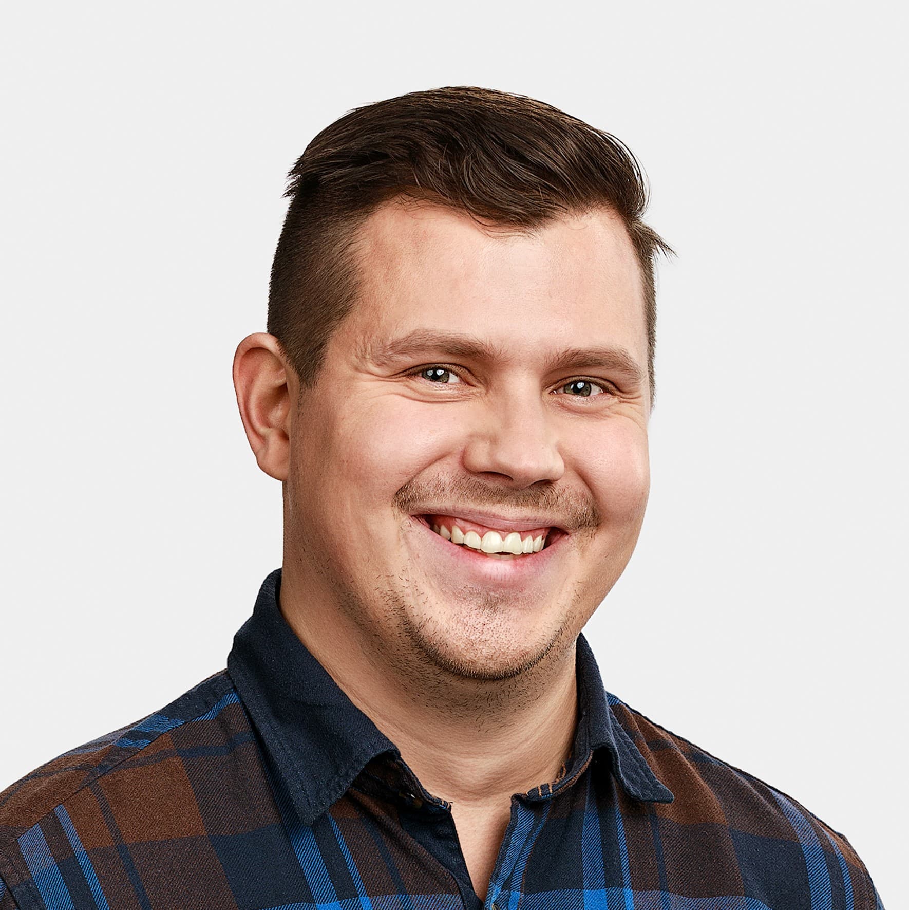 Ossi Suihkonen — Pihlajalinna